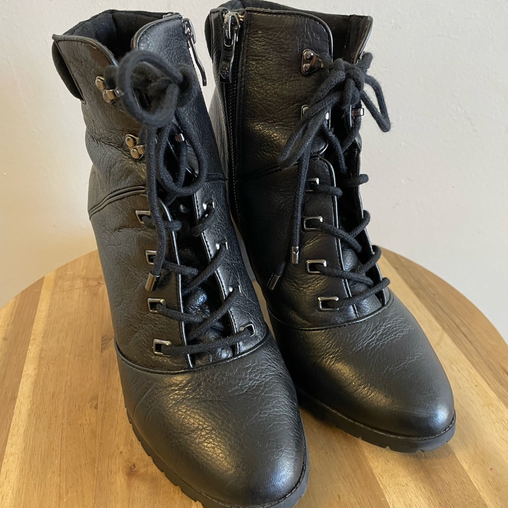 Antonio Melani Black Lace-Up Ankle Boots  size 6.5